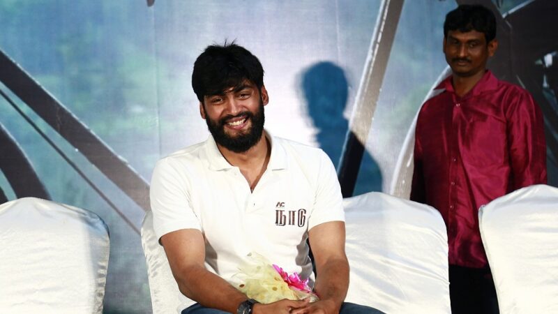 தர்ஷன் யாரென்றே எனக்கு தெரியாது ; நாடு பட விழாவில் அதிர்ச்சியளித்த இயக்குனர் சரவணன்!