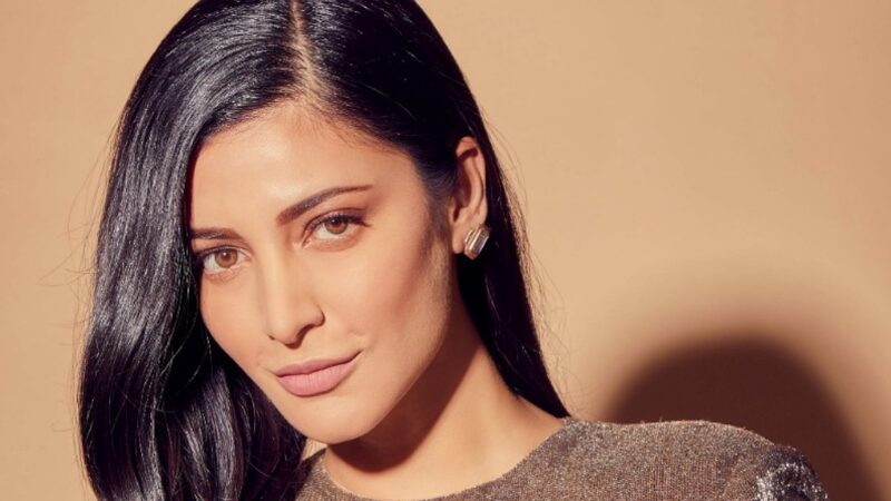 ரசிகர்களுக்கு ‘இரட்டை’ விருந்தளிக்கும் ஸ்ருதிஹாசன்!