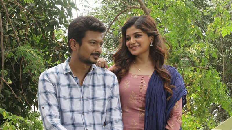 எப்படி இருக்கிறது உதயநிதி நடித்த “கண்ணை நம்பாதே” – திரை விமர்சனம்!