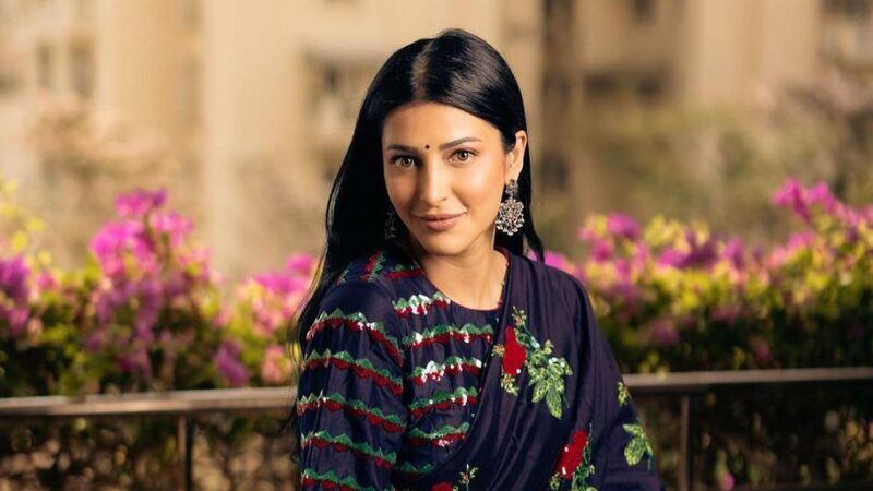 ஐந்து மொழிகளிலும்  ஆச்சரியப்படுத்தும் ஸ்ருதி ஹாசன்!