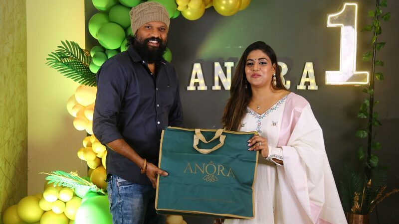 ஒரே நாளில் இரண்டு விழா  கொண்டாடிய இனியா!