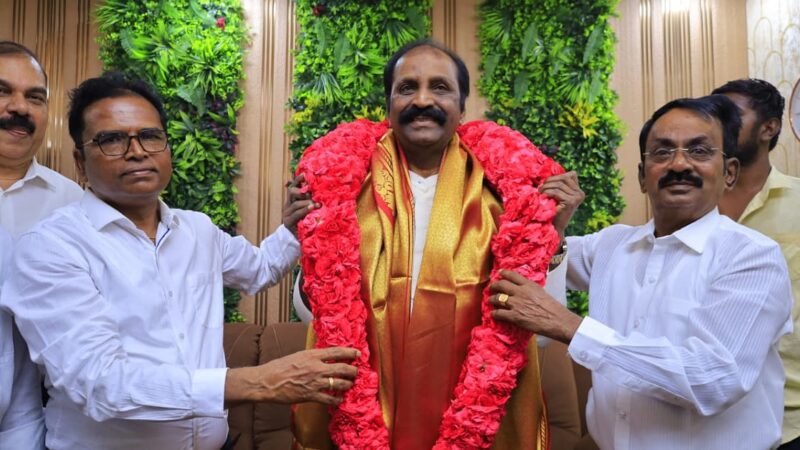 பிள்ளைகளால் நிராகரிக்கப்படுகிறார்களா பெற்றோர்கள் – மனம் திறந்த வைரமுத்து!